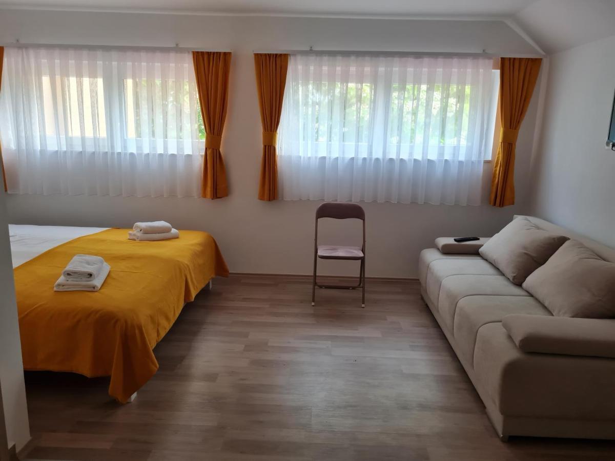 Restoran I Sobe Savic Bed & Breakfast Krnjak Exterior foto