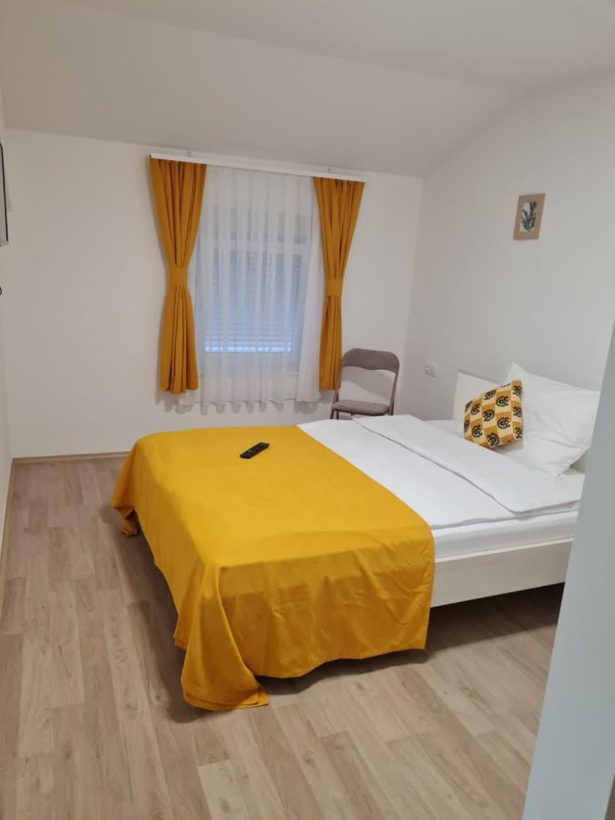 Restoran I Sobe Savic Bed & Breakfast Krnjak Exterior foto
