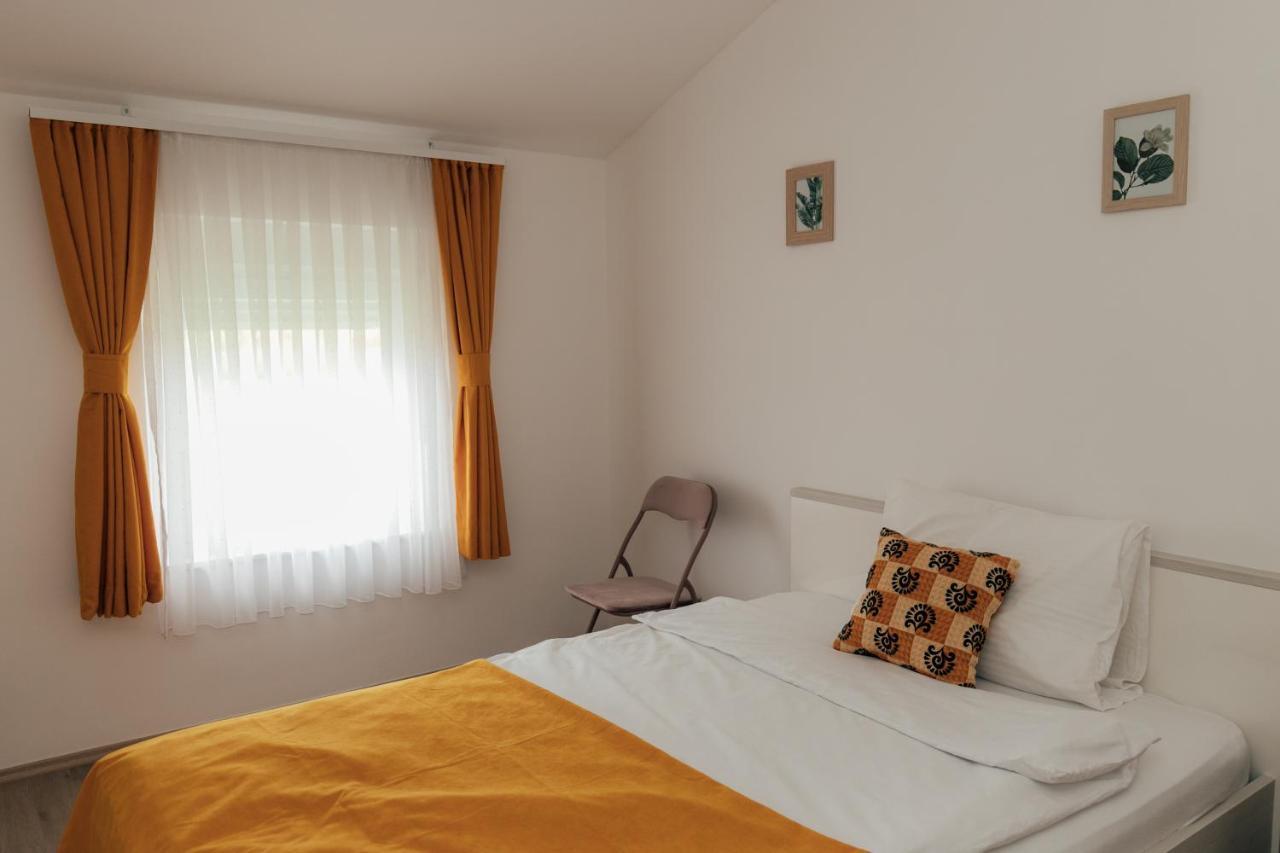 Restoran I Sobe Savic Bed & Breakfast Krnjak Exterior foto