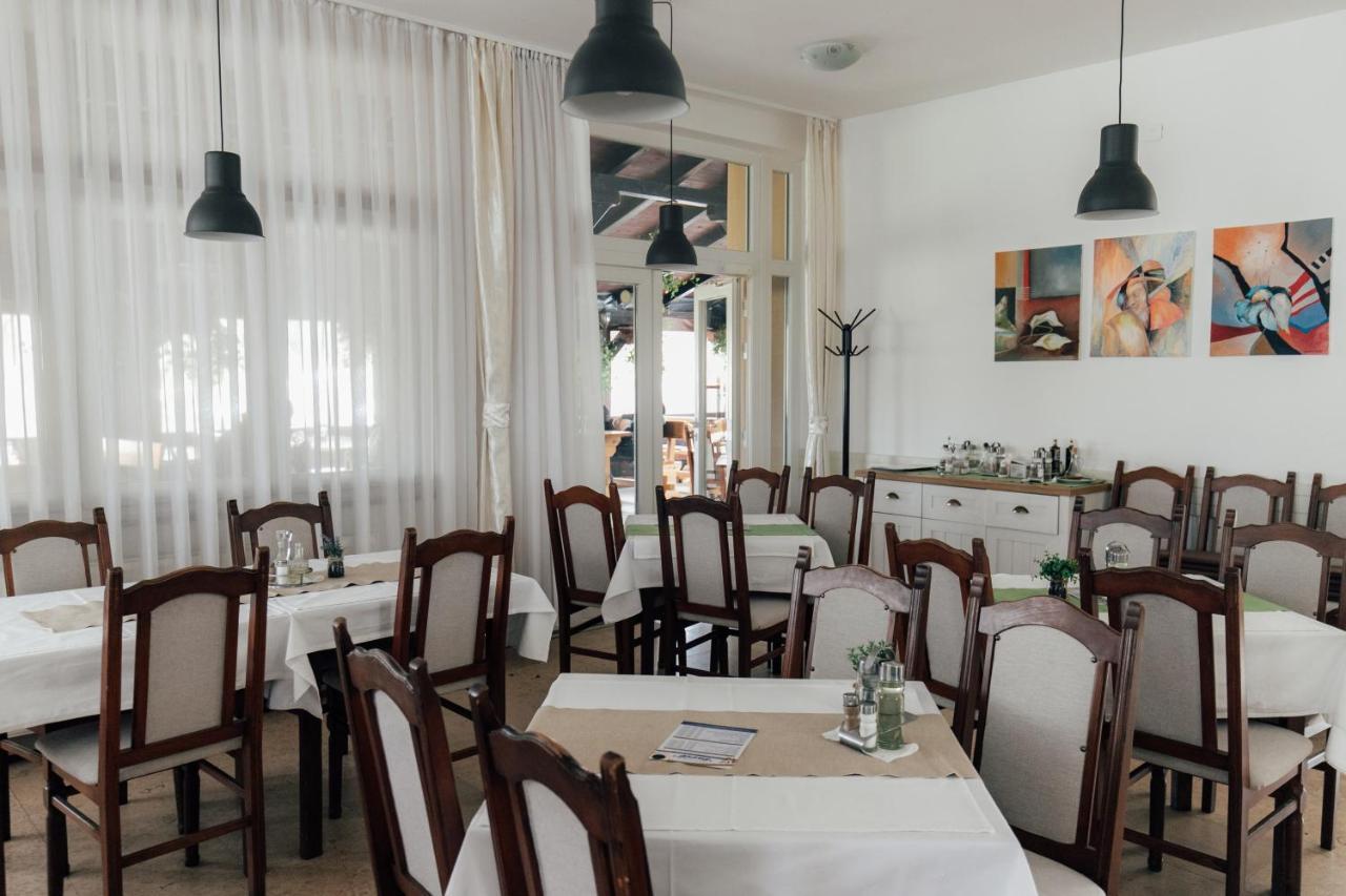 Restoran I Sobe Savic Bed & Breakfast Krnjak Exterior foto
